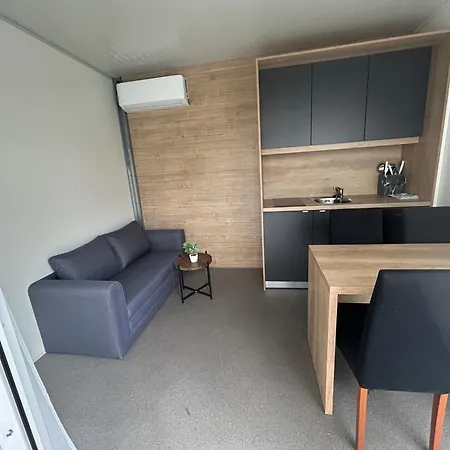 Tiny Homes Smarna 公寓